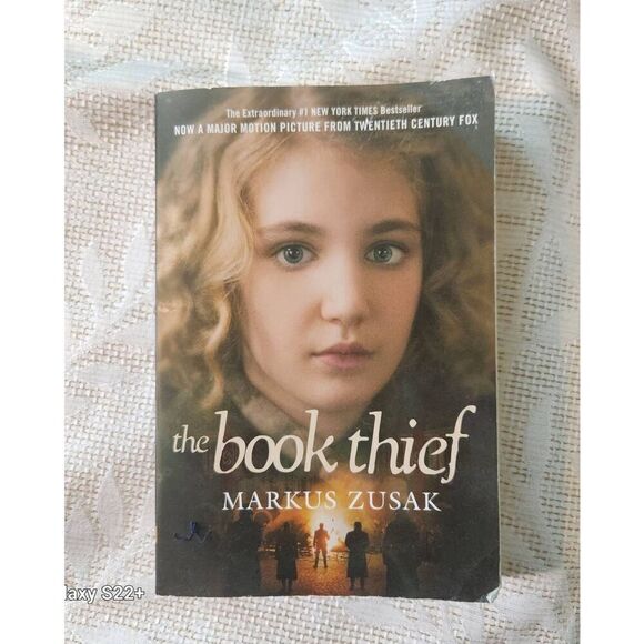 The Book Thief paper back novel - Picture 1 of 10
